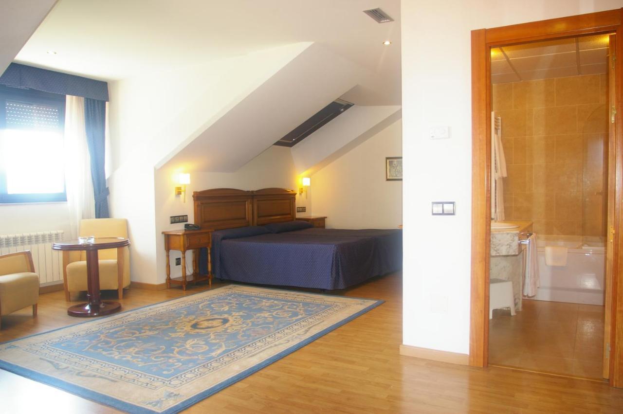 Hotel Cristina Noreña Εξωτερικό φωτογραφία