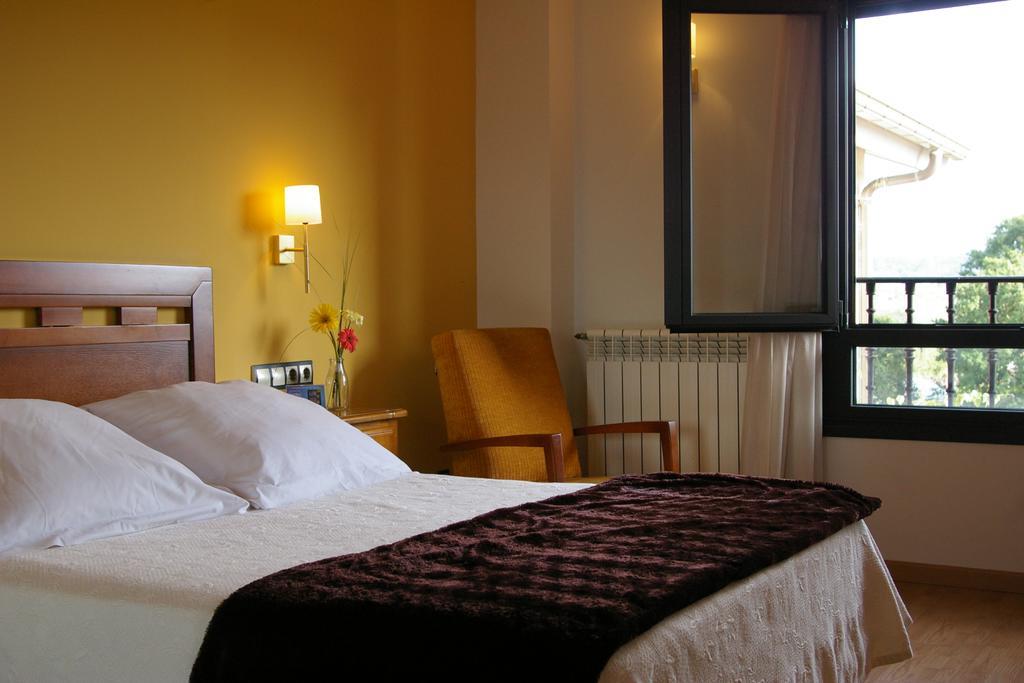 Hotel Cristina Noreña Εξωτερικό φωτογραφία