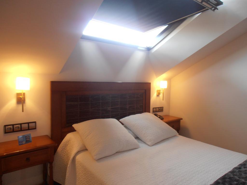 Hotel Cristina Noreña Δωμάτιο φωτογραφία