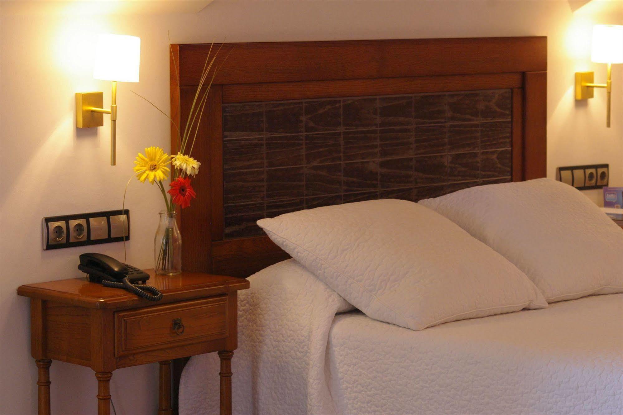 Hotel Cristina Noreña Εξωτερικό φωτογραφία